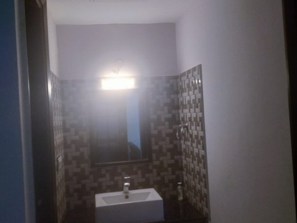 584