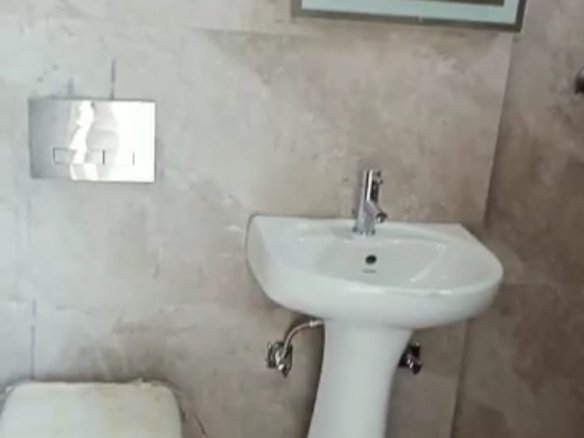 584