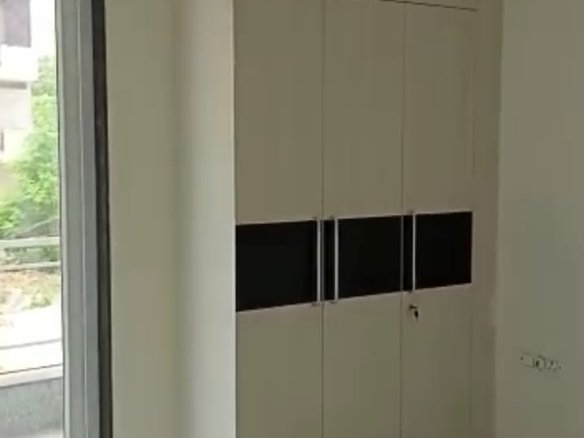 584