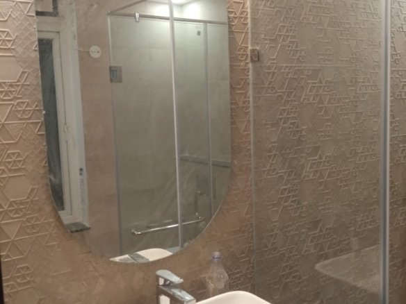584