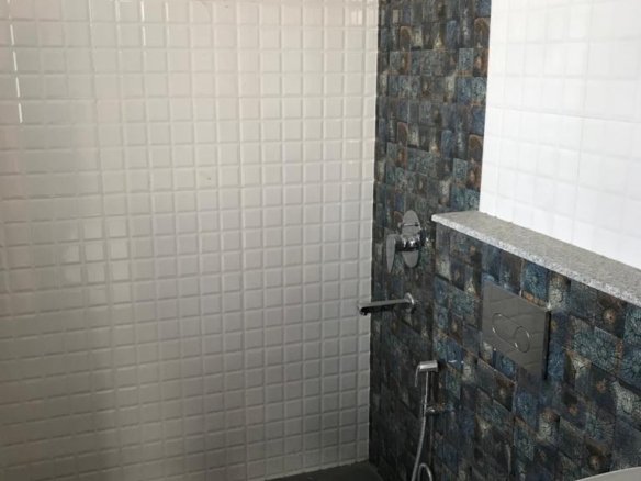 584