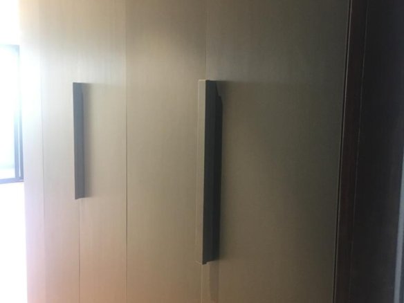584