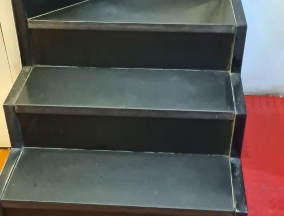 576