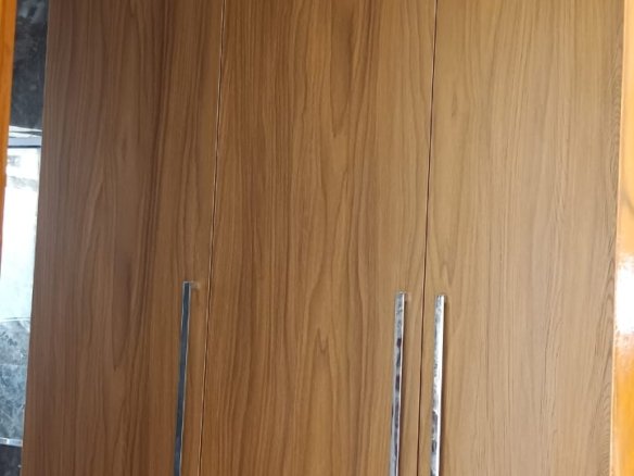 584