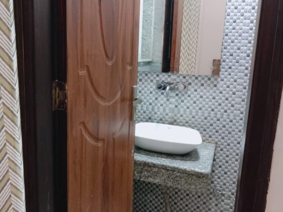 584